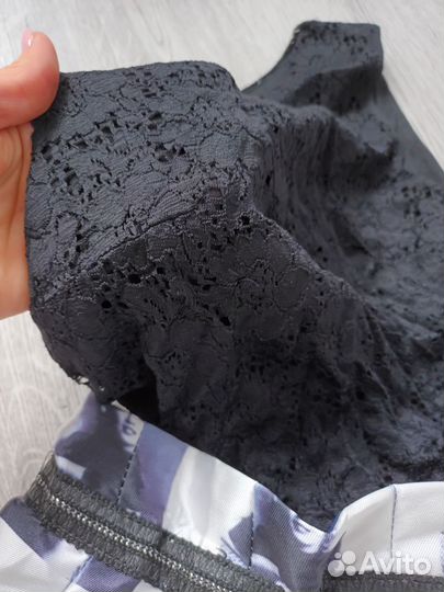 Платье нарядное 42