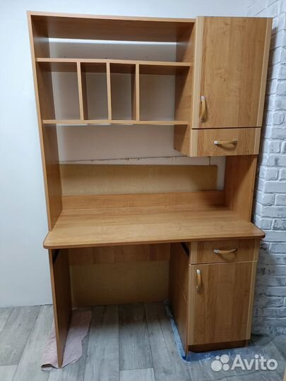 Стол компьютерный