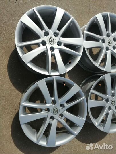 17 литые диски Toyota Серебро 5/114,3