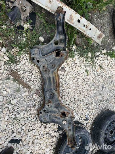 Балка подвески передняя skoda fabia 2