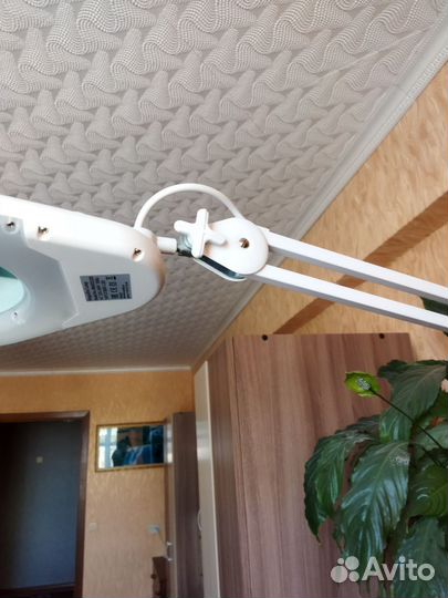 Лампа лупа на струбцине