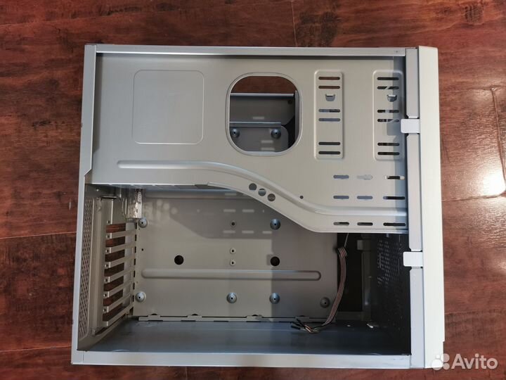 Ретро корпус InWin A500