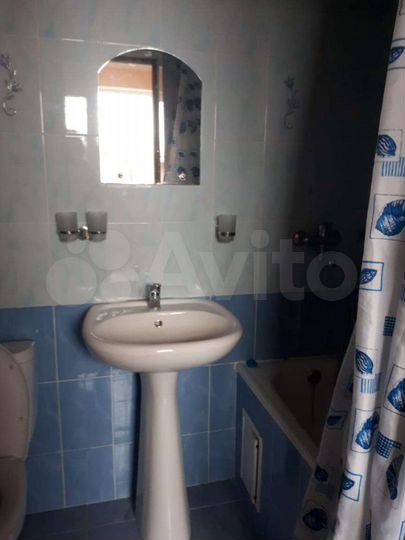 Комната 16 м² в 8-к., 1/4 эт.