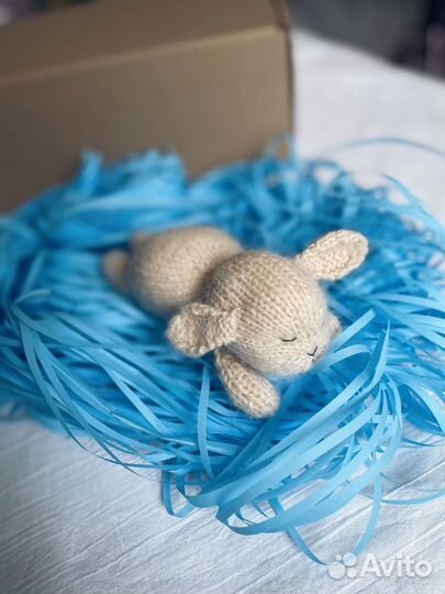 Спящий зайчонок игрушка