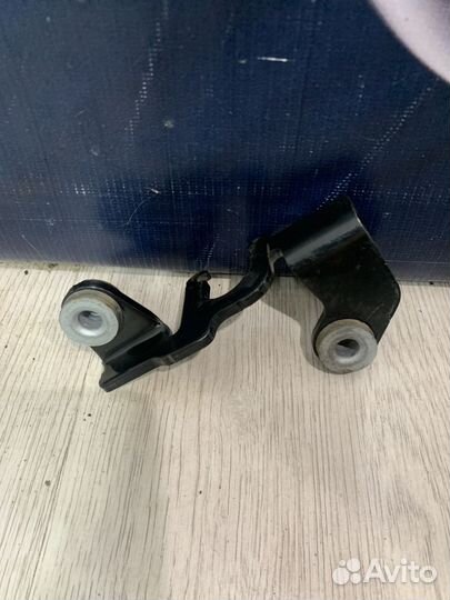 Кронштейн крепление троса кпп Hyundai creta