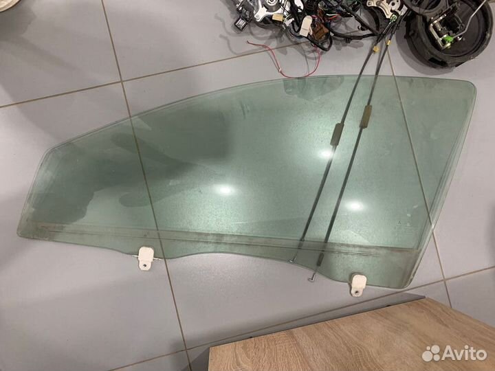 Стекло оригинальное Mitsubishi Outlander XL