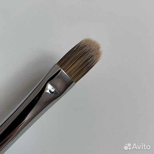 Кисти Chanel и Kiko Milano для макияжа