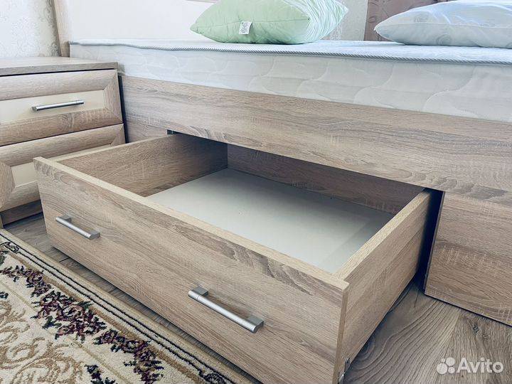 Спальный гарнитур