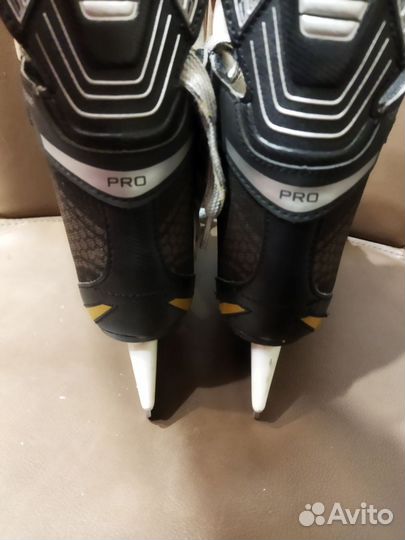 Продам хоккейные коньки