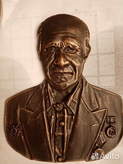 Барельеф(объёмная табличка на надгробье)