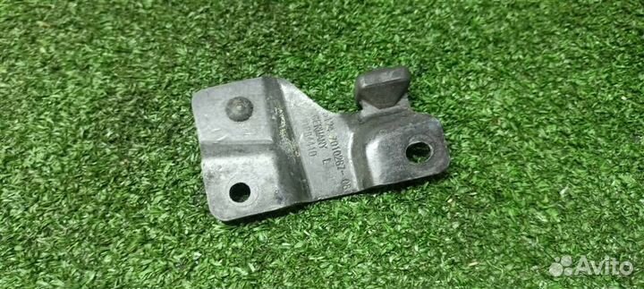 Кронштейн (сопут. товар) Land Rover Range Rover I