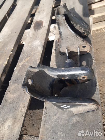 Кронштейн кпп Митсубиси