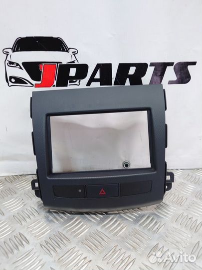 Рамка магнитолы Mitsubishi Outlander XL