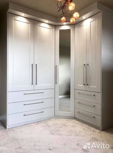 Угловой шкаф