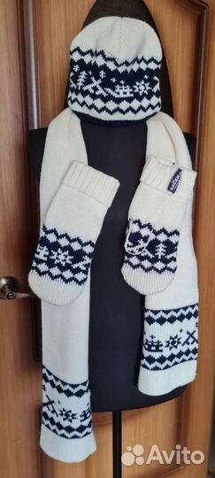 Комплект шапка, шарф и варежки