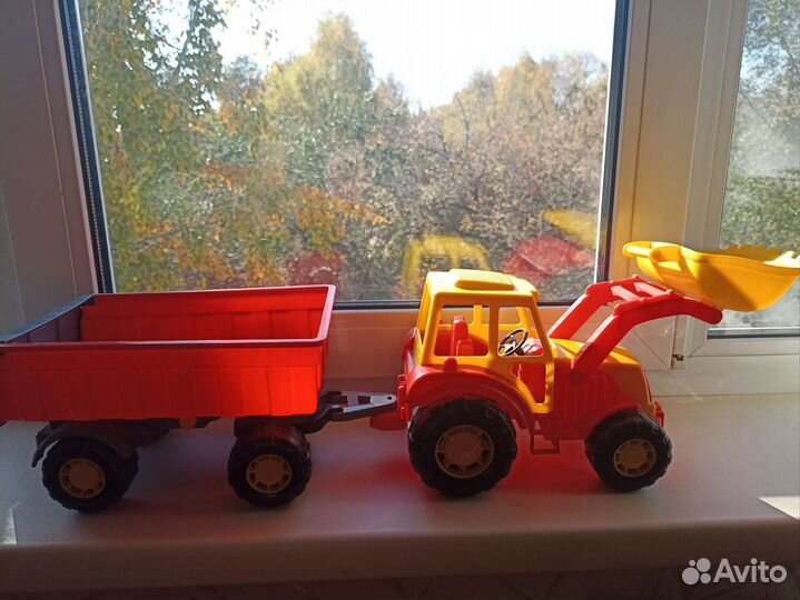 Трактор с телегой игрушка