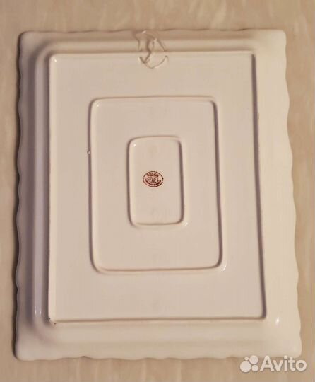 Богоматерь с младенцем на фарфоре)