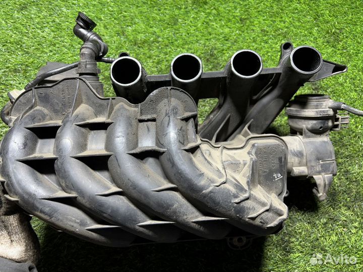 Впускной коллектор Volkswagen Passat