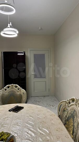 4-к. квартира, 100 м², 2/10 эт.