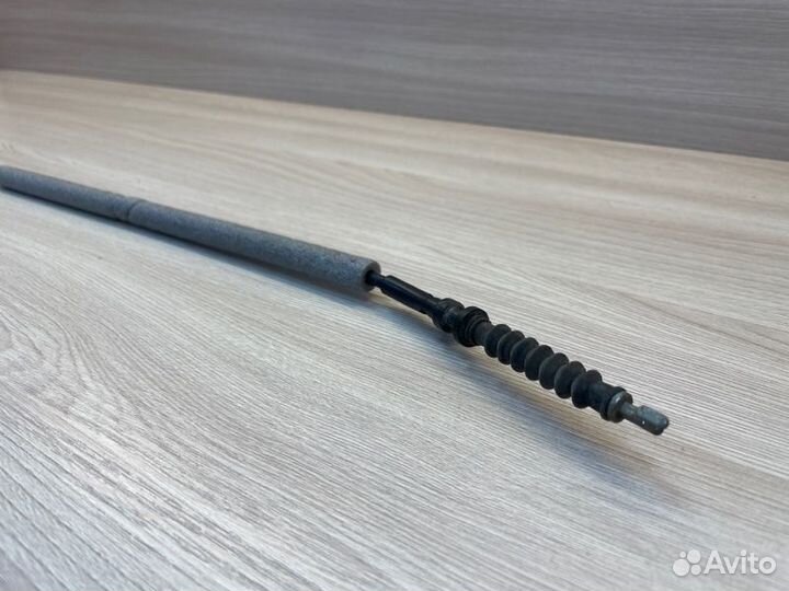 Трос открывания двери передний правый Volkswagen