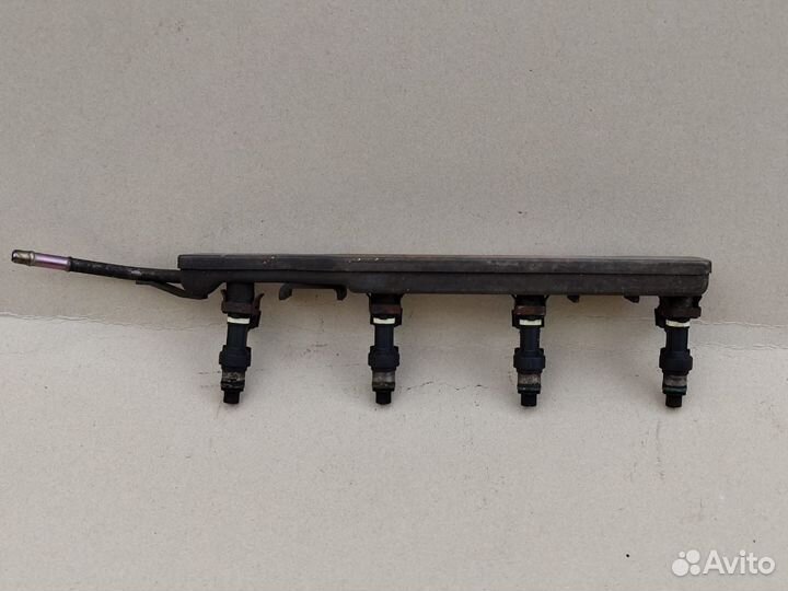 Топливная рампа Nissan Almers Classic