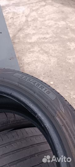 Triangle TH201 235/45 R18 95