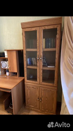 Книжный шкаф