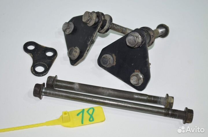 Крепление двигателя Yamaha FZ400