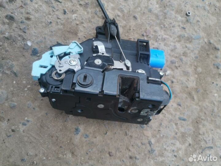 Замок двери задний левый Skoda Octavia A5 BSE 2008