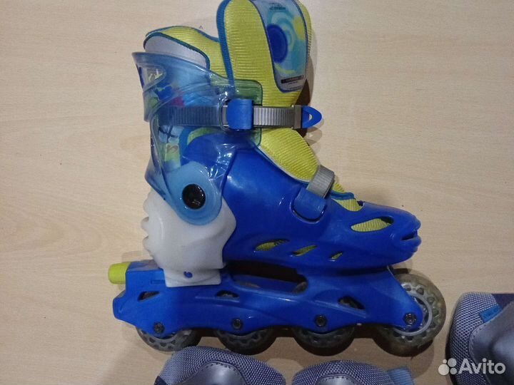 Коньки роликовые раздвижные и защита