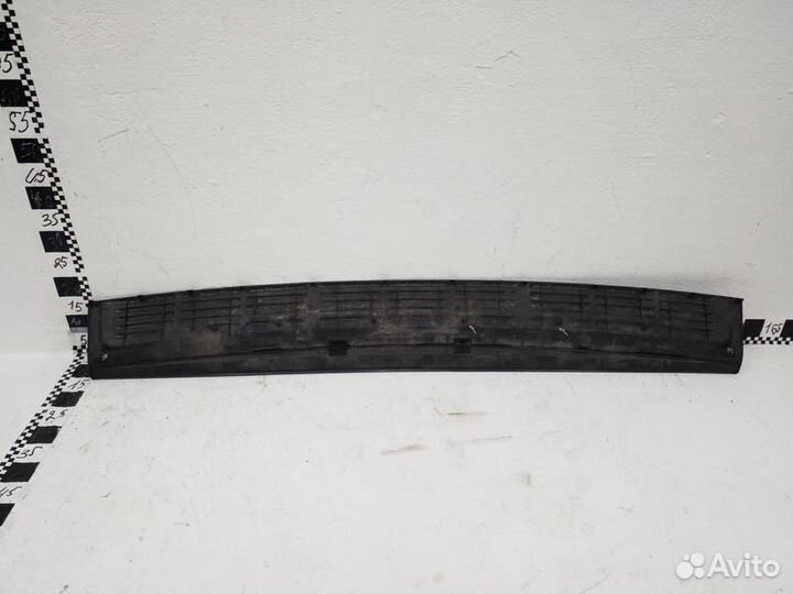 Накладка заднего бампера Toyota Land Cruiser 200