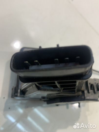 Замок двери (задний, правый) (Kia Mohave)