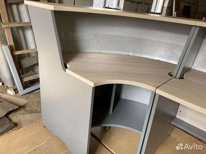 Стойка ресепшен