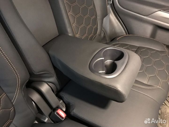 Чехлы на Mitsubishi Outlander 3 рестаилинг