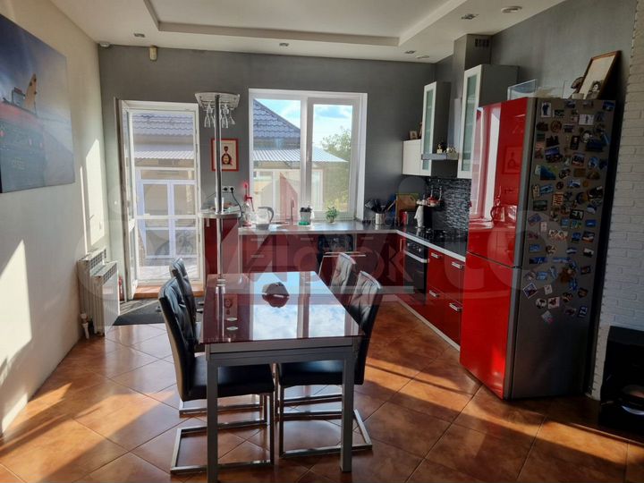 Коттедж 270 м² на участке 12 сот.