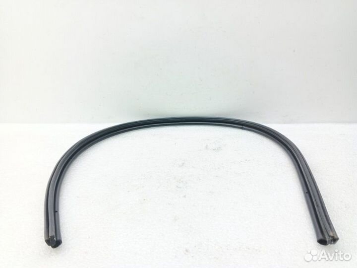 Уплотнитель двери задний правый Kia Sportage 4 QL