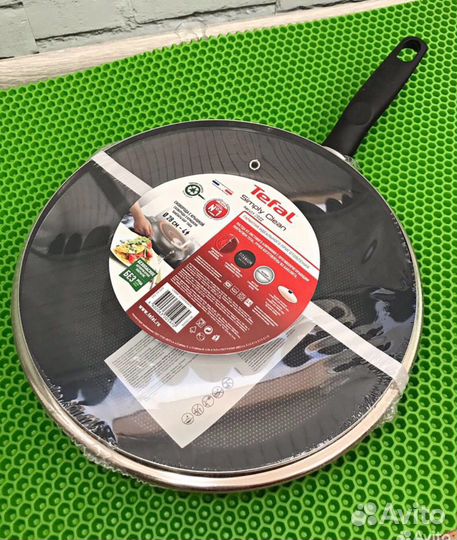 Сковорода Tefal.28 см Новая