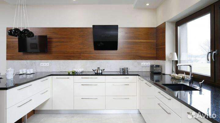 Кухня с антресолями со склада