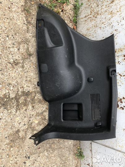 Обшивка багажника правая Сузуки Гранд Витара