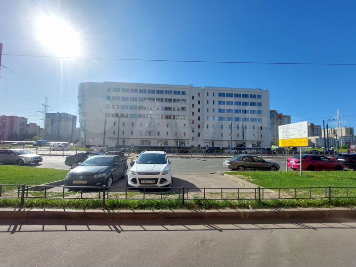 Офис, 155.8 м², панорамное остекление,коммуникации