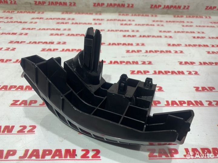 Крепление бампера заднее правое Toyota Land