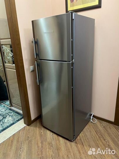 Холодильник двухкамерный liebherr