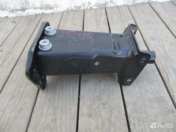 Кронштейн усилителя передний пр. Mercedes Benz