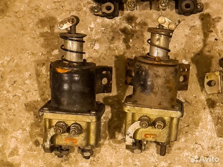 Втягивающее реле стартера газ-21