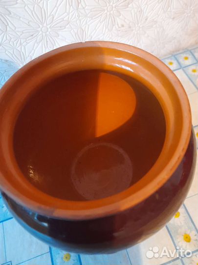 Два керамических горшка и две форфоровые пиалы