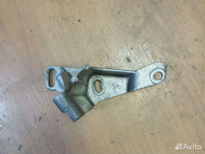 Кронштейн насоса гур VW golf 2/jetta2/passat B3