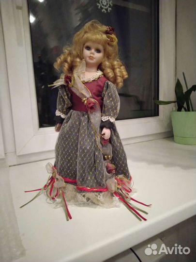Кукла фарфоровая коллекционная