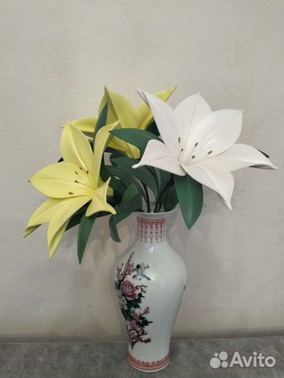 Лилии, цветы