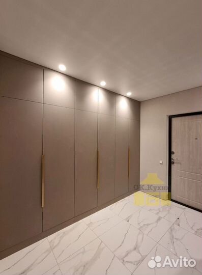 Шкаф с зеркалом