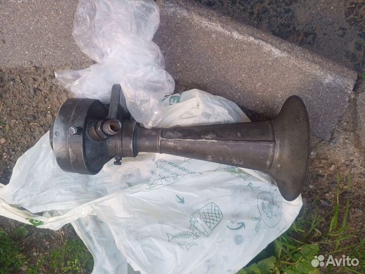 Тифон т 37 Э(тепловозный гудок)